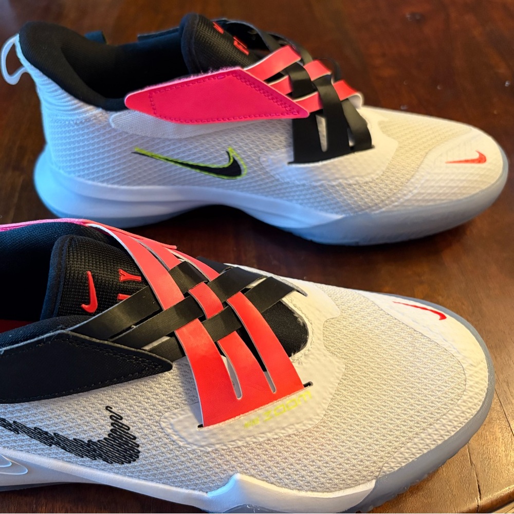 Nike Fly Zoom Flight 2 youth basketball shoes. 7y